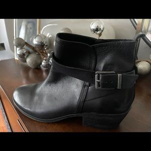 Vince Camuto Booties Size 7.5